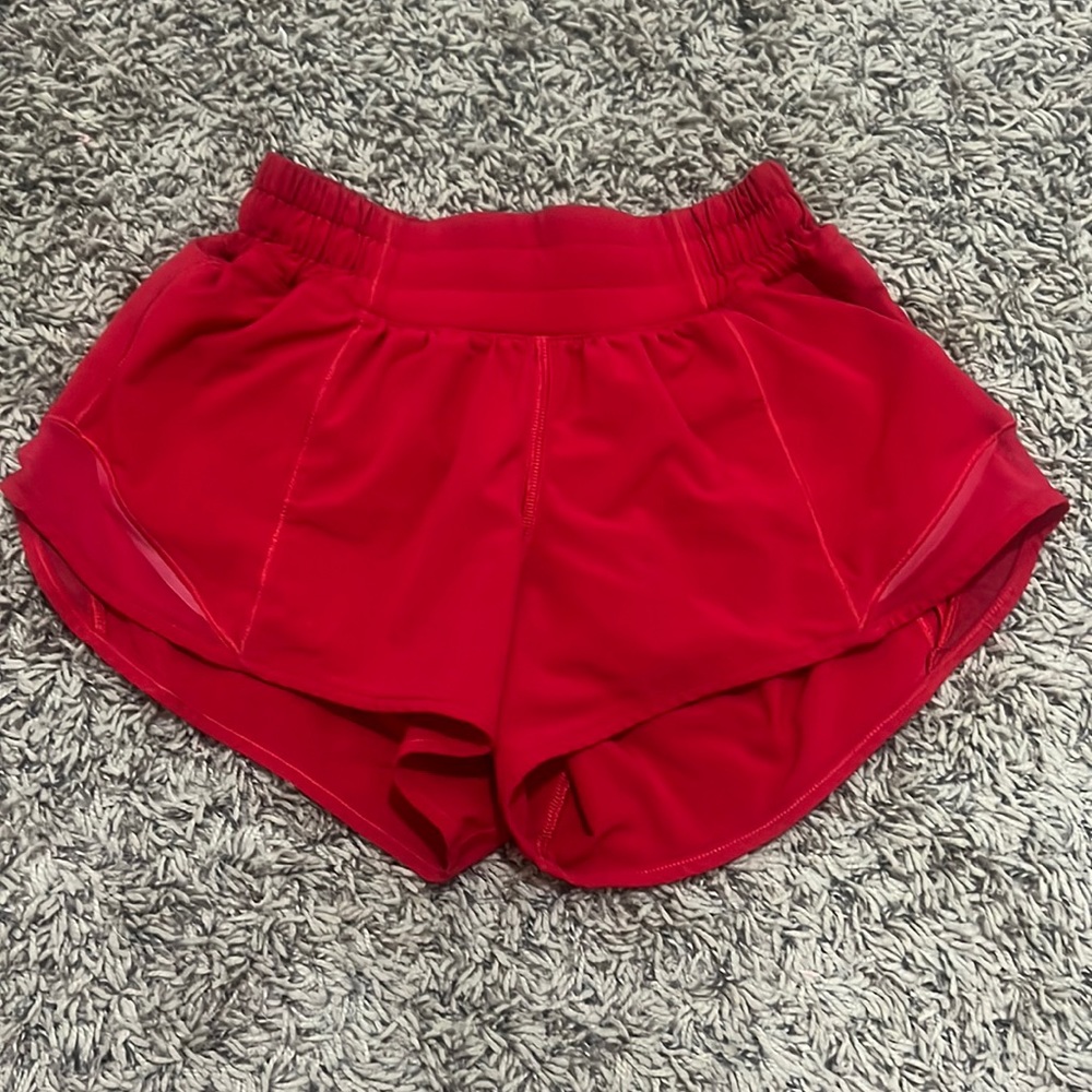 Lululemon hotty hot shorts low rise 2.5”